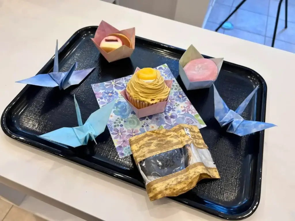 559925226 1338971491353120 688014050270534652 n 📘【葬儀の豆知識】想い出の品々を祭壇に飾る意味🕊️🌿